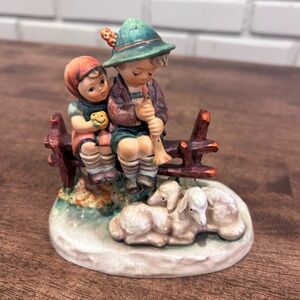 VINTAGE GOEBEL HUMMEL
FIGURINE EVENTIDE # 99 FIGURE